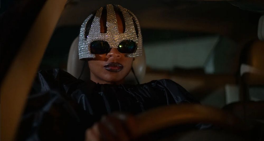 Lire la suite à propos de l’article On Becoming A Guinea Fowl de Rungano Nyoni