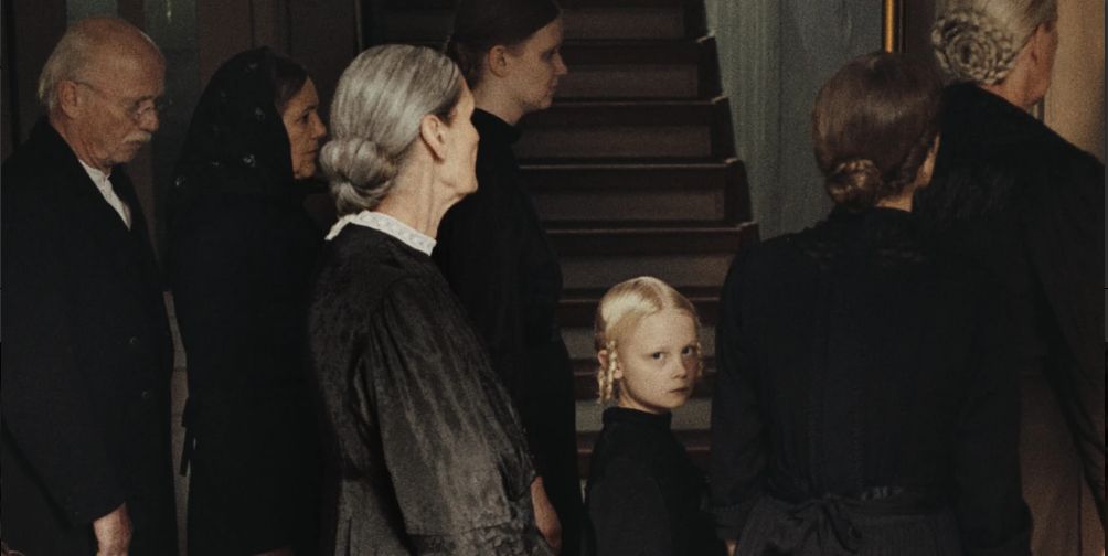 You are currently viewing In die Sonne Schauen / Sound of Falling de Mascha Schilinski