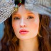Emily-Browning-Officiel